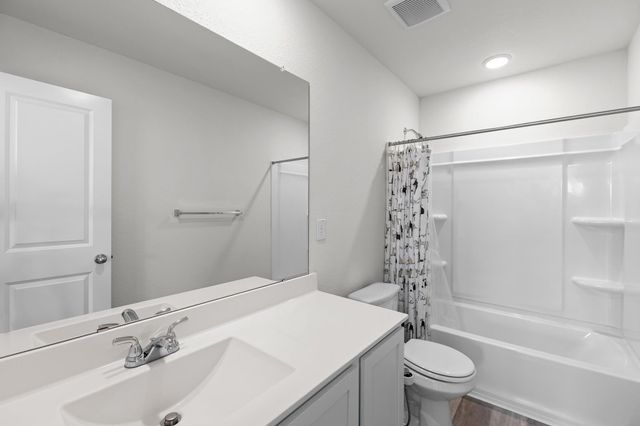 201 Eagle Lake DR, Hutto, TX 78634