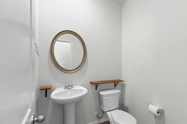 201 Eagle Lake DR, Hutto, TX 78634