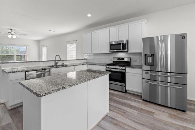 201 Eagle Lake DR, Hutto, TX 78634