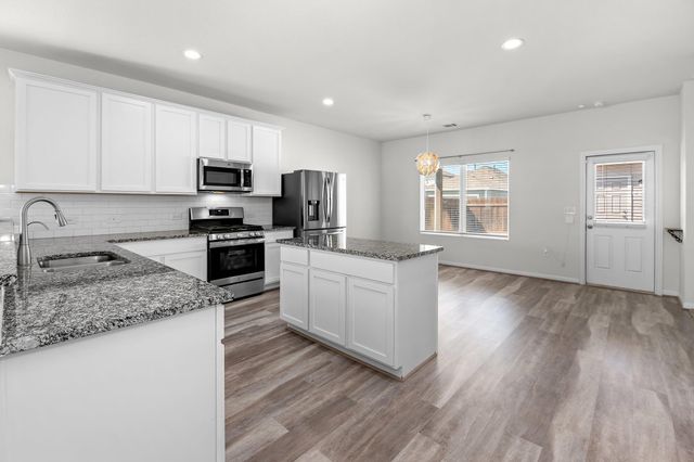 201 Eagle Lake DR, Hutto, TX 78634