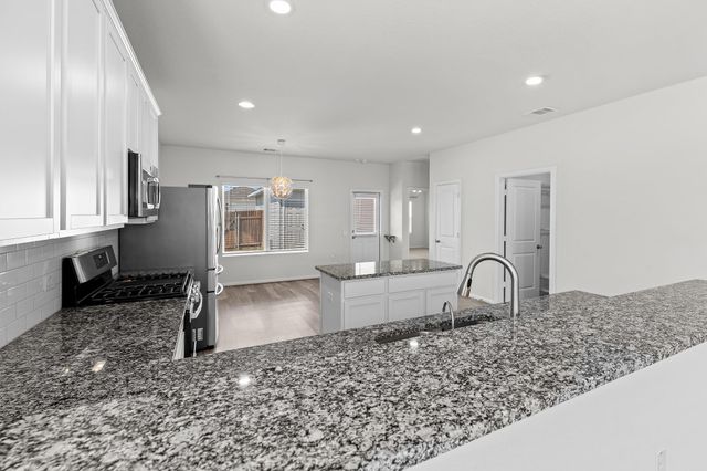 201 Eagle Lake DR, Hutto, TX 78634