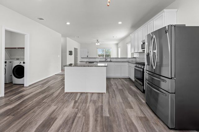 201 Eagle Lake DR, Hutto, TX 78634