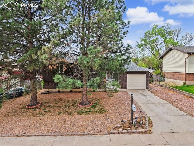 27 McBurney Boulevard, Colorado Springs, CO 80911