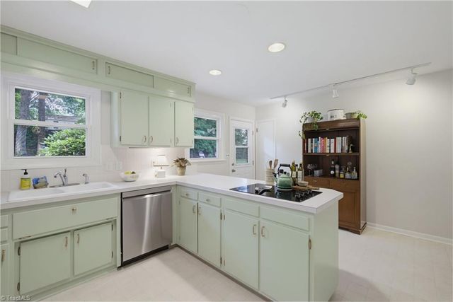 2743 Wildwood Court, Winston-salem, NC 27103