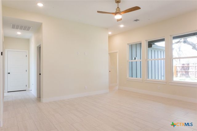 1105 W 1st Street, Lampasas, TX 76550