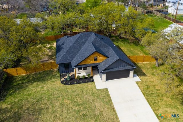 1105 W 1st Street, Lampasas, TX 76550