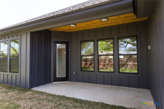 1105 W 1st Street, Lampasas, TX 76550