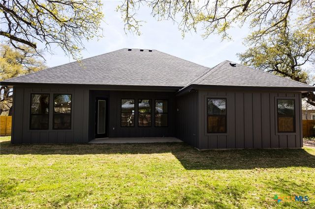 1105 W 1st Street, Lampasas, TX 76550