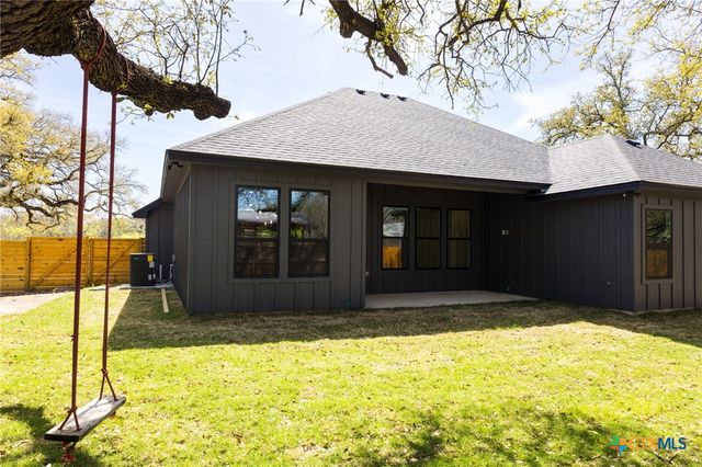 1105 W 1st Street, Lampasas, TX 76550