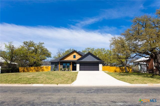 1105 W 1st Street, Lampasas, TX 76550