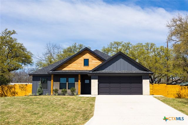 1105 W 1st Street, Lampasas, TX 76550