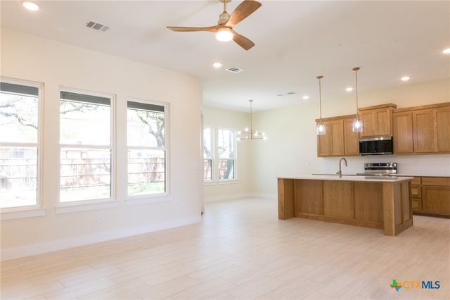 1105 W 1st Street, Lampasas, TX 76550