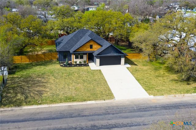 1105 W 1st Street, Lampasas, TX 76550