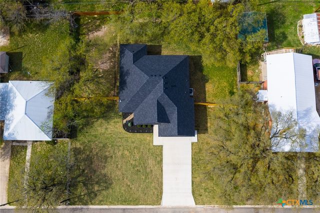 1105 W 1st Street, Lampasas, TX 76550