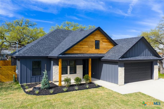 1105 W 1st Street, Lampasas, TX 76550