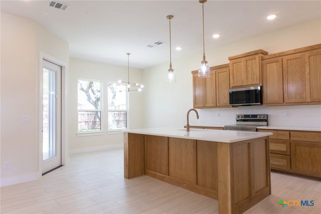 1105 W 1st Street, Lampasas, TX 76550