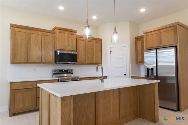 1105 W 1st Street, Lampasas, TX 76550