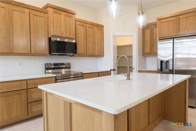 1105 W 1st Street, Lampasas, TX 76550