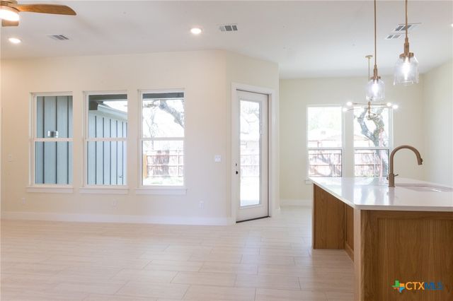 1105 W 1st Street, Lampasas, TX 76550