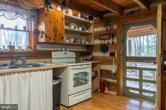 800 COVE MOUNTAIN RD, Mathias, WV 26812