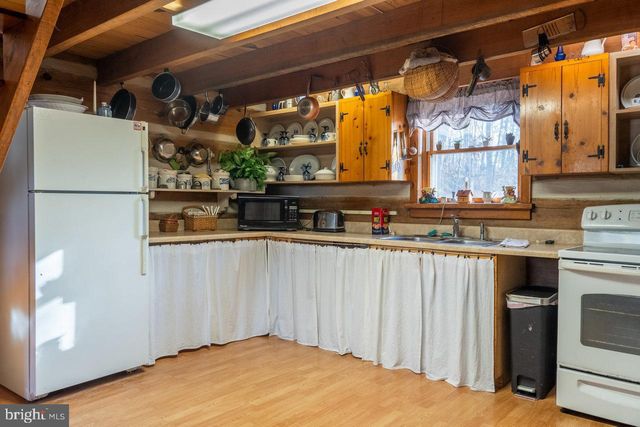 800 COVE MOUNTAIN RD, Mathias, WV 26812
