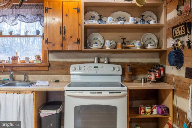 800 COVE MOUNTAIN RD, Mathias, WV 26812