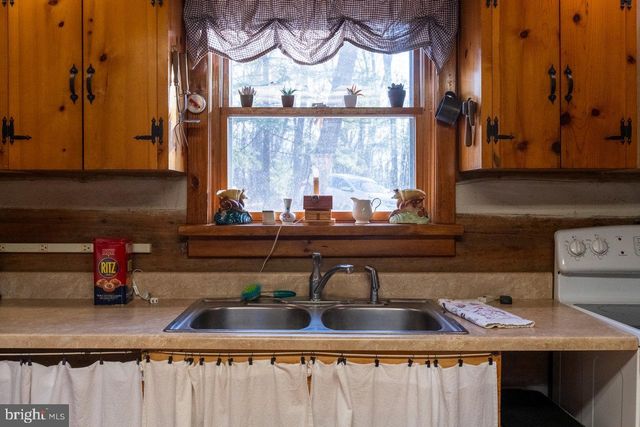 800 COVE MOUNTAIN RD, Mathias, WV 26812