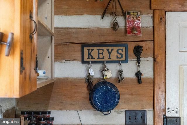 800 COVE MOUNTAIN RD, Mathias, WV 26812
