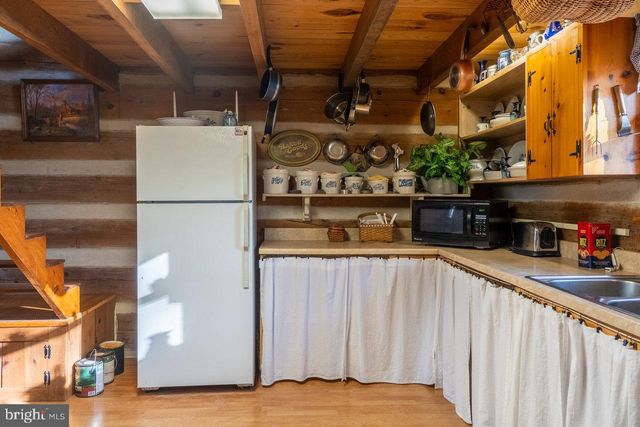 800 COVE MOUNTAIN RD, Mathias, WV 26812