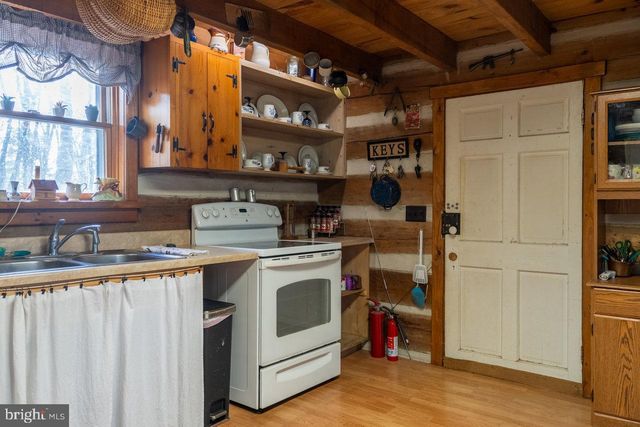 800 COVE MOUNTAIN RD, Mathias, WV 26812