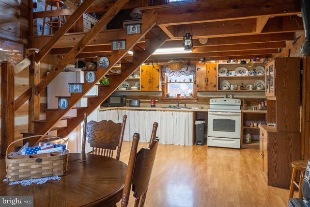800 COVE MOUNTAIN RD, Mathias, WV 26812