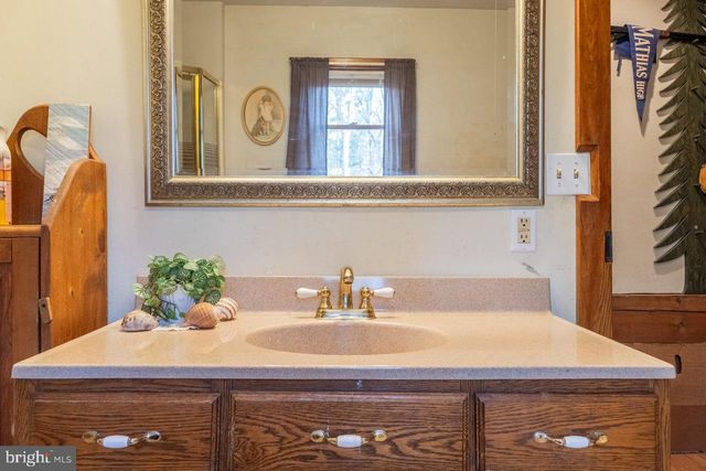 800 COVE MOUNTAIN RD, Mathias, WV 26812