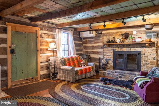 800 COVE MOUNTAIN RD, Mathias, WV 26812