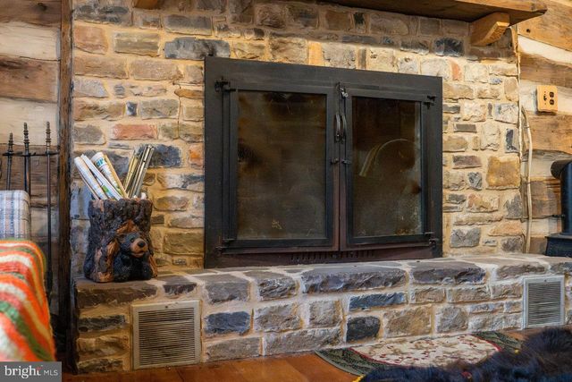 800 COVE MOUNTAIN RD, Mathias, WV 26812