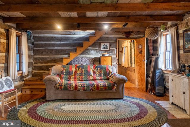 800 COVE MOUNTAIN RD, Mathias, WV 26812