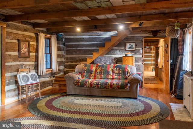 800 COVE MOUNTAIN RD, Mathias, WV 26812