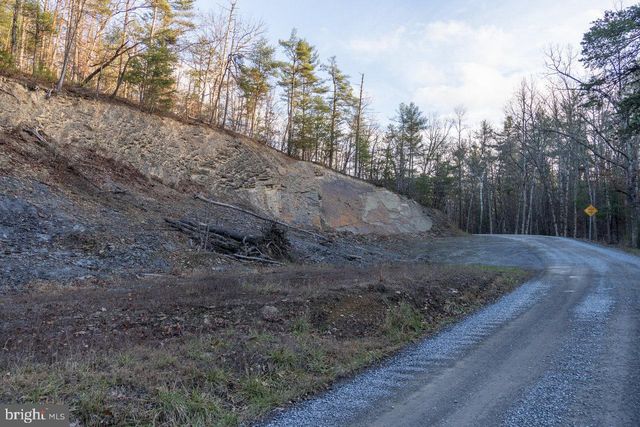 800 COVE MOUNTAIN RD, Mathias, WV 26812