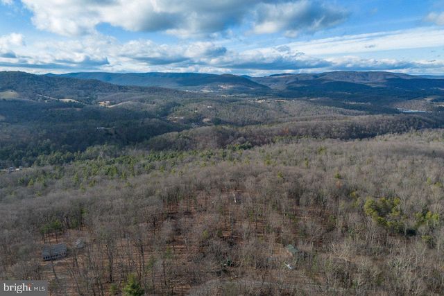 800 COVE MOUNTAIN RD, Mathias, WV 26812