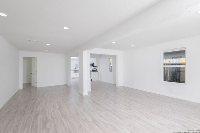 634 VENICE, San Antonio, TX 78201