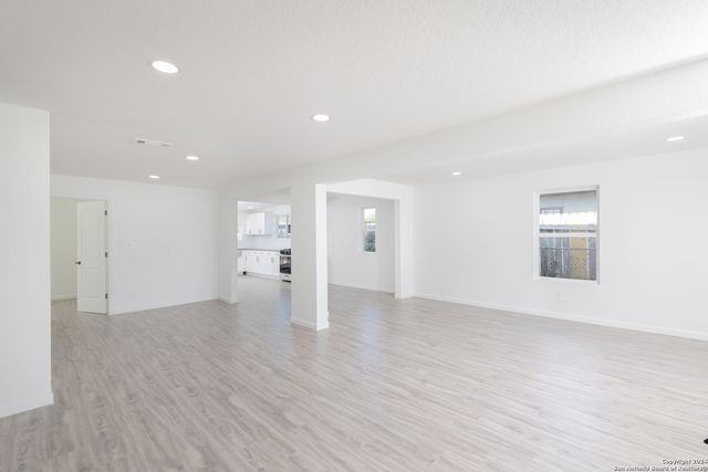 634 VENICE, San Antonio, TX 78201