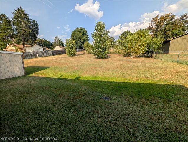 1102 8th Street, Van Buren, AR 72956