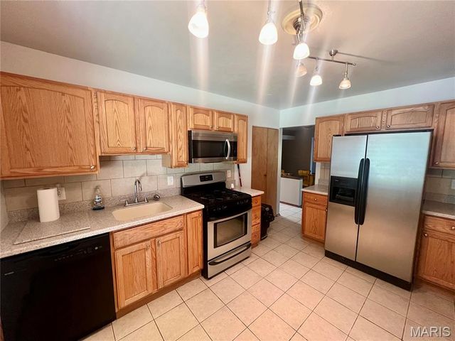 2637 Garham Drive, St Louis, MO 63136