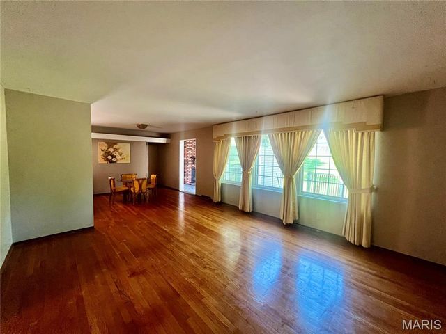 2637 Garham Drive, St Louis, MO 63136