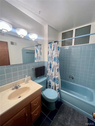 2637 Garham Drive, St Louis, MO 63136