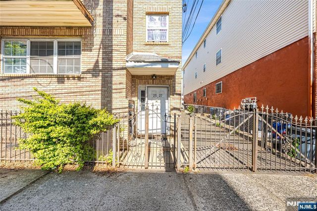 25-27 Norfolk Street, Newark, NJ 07103