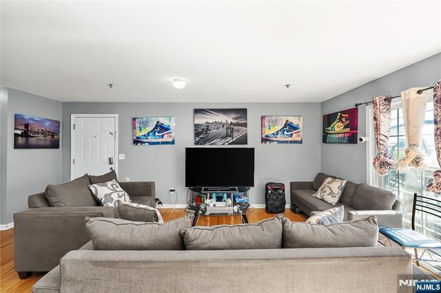 25-27 Norfolk Street, Newark, NJ 07103