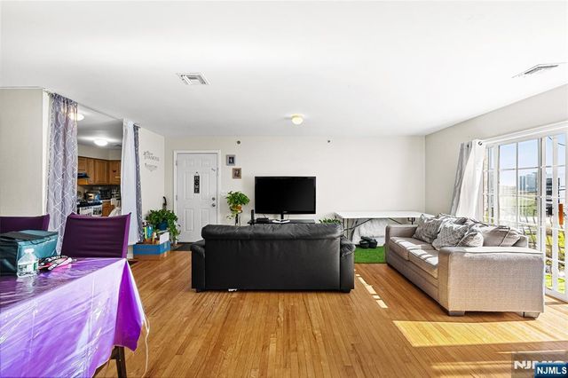 25-27 Norfolk Street, Newark, NJ 07103