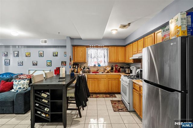 25-27 Norfolk Street, Newark, NJ 07103