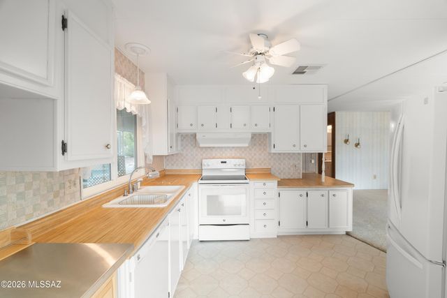 145 W Pinon Drive, Green Valley, AZ 85614