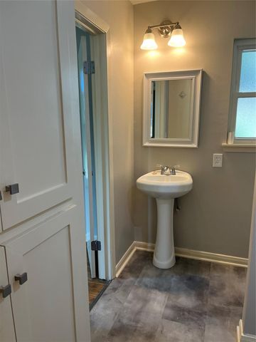 104 N Peach Street, Tomball, TX 77375